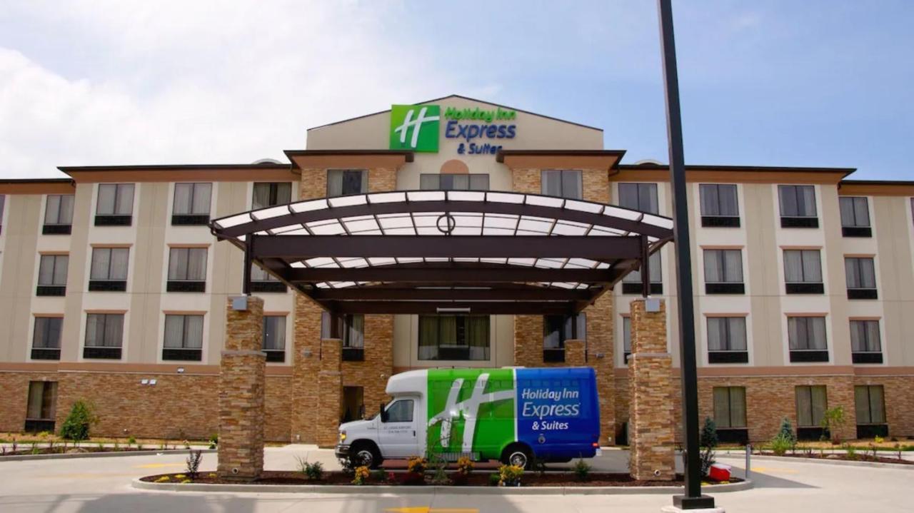 Holiday Inn Express & Suites St Louis Airport By Ihg Woodson Terrace Exterior photo
