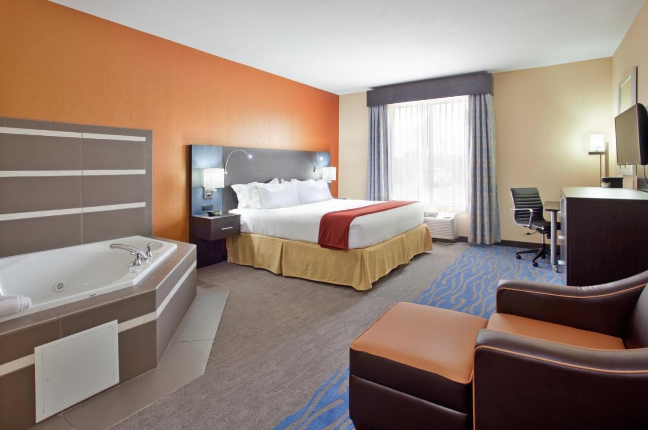 Holiday Inn Express & Suites St Louis Airport By Ihg Woodson Terrace Exterior photo